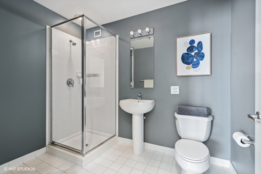 701 South Wells Street, Unit 1904 Chicago, IL 60607 - Photo 14 of 22 a bathroom with a toilet a sink and a shower