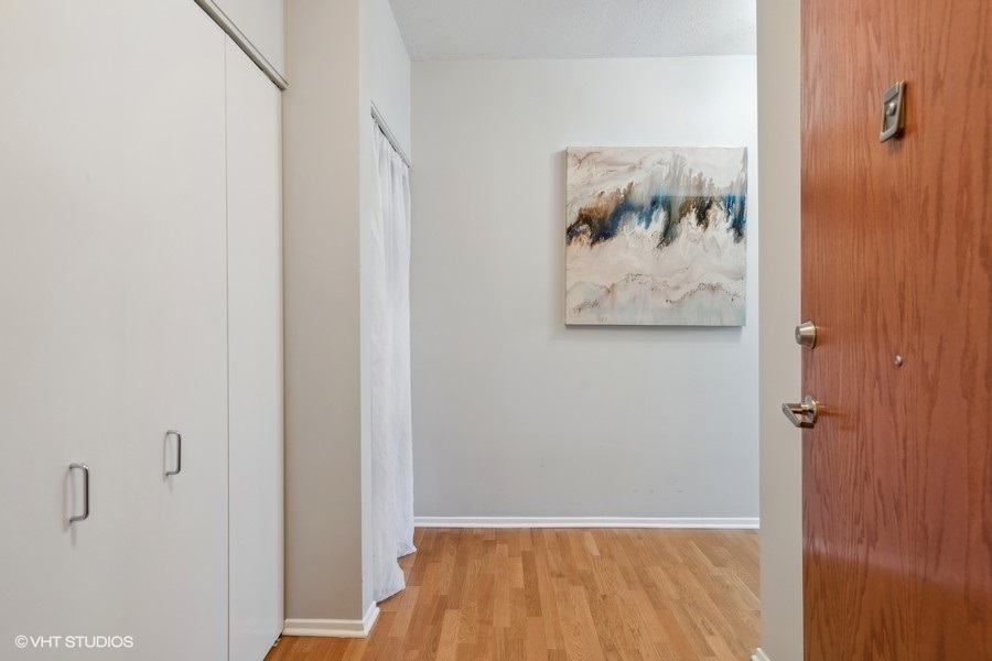 701 South Wells Street, Unit 1904 Chicago, IL 60607 - Photo 15 of 22 a view of a bathroom