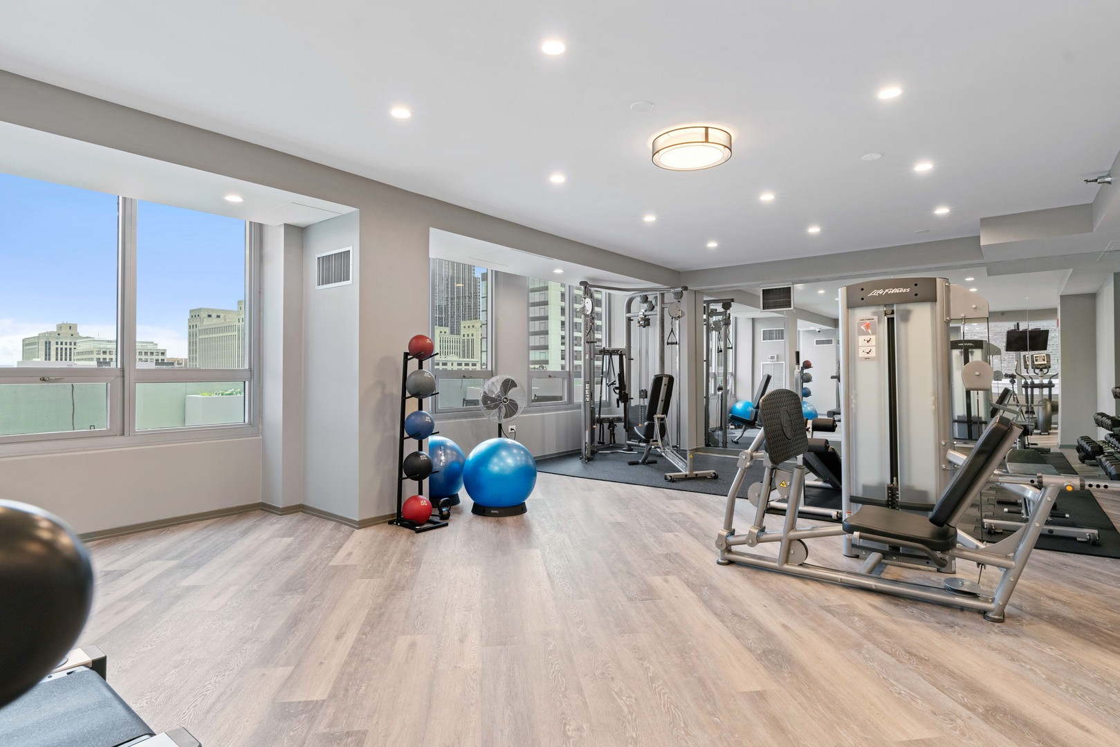 701 South Wells Street, Unit 1904 Chicago, IL 60607 - Photo 20 of 22 a view of a room with gym equipment
