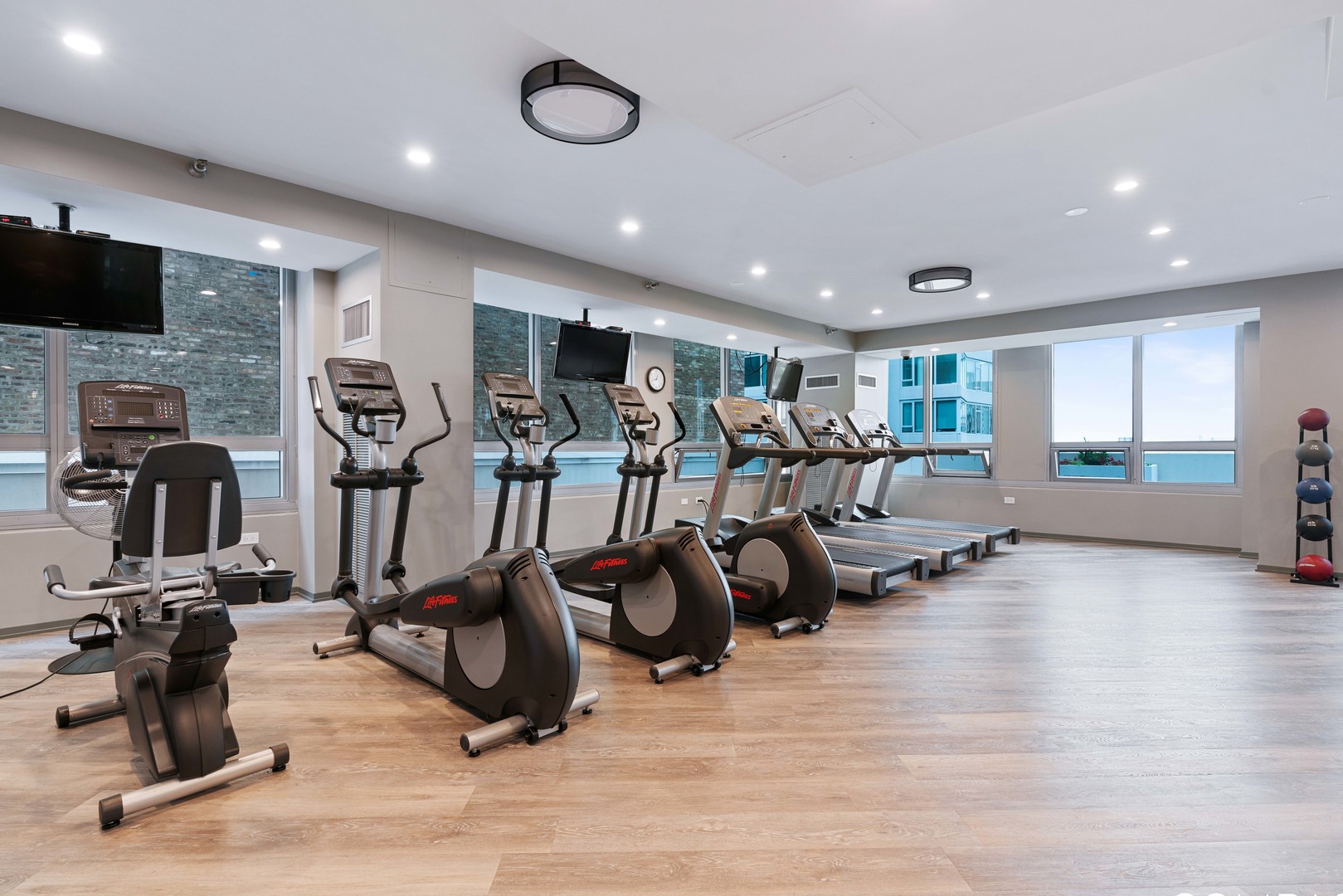 701 South Wells Street, Unit 1904 Chicago, IL 60607 - Photo 21 of 22 a view of a room with gym equipment