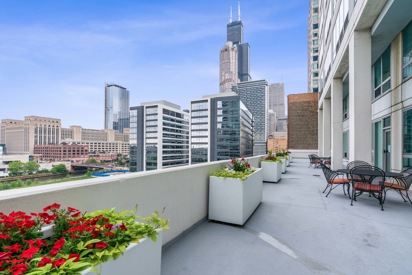701 South Wells Street, Unit 1904 Chicago, IL 60607 - Photo 22 of 22 a view of city from balcony with seating space
