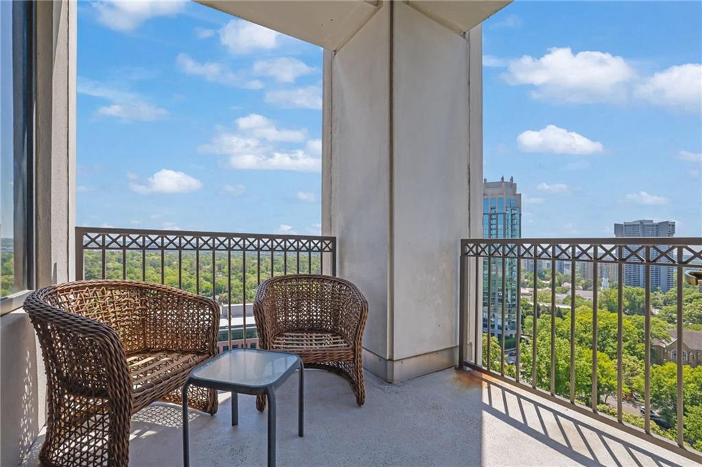 2828 Peachtree Road Northwest, Unit 1901 Atlanta, GA 30305 - Photo 29 of 35 a balcony with table and chairs