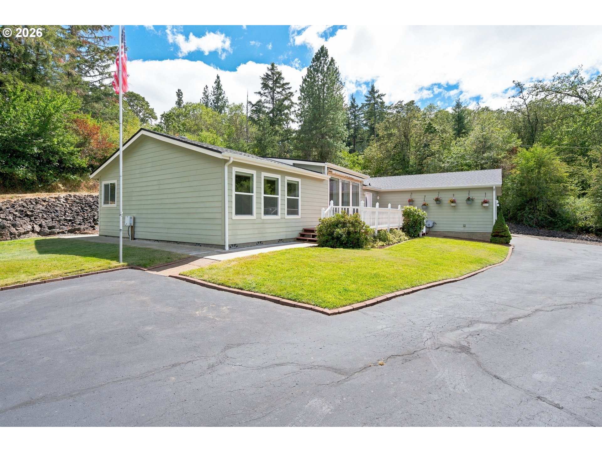 2135 Southside Road Sutherlin, OR 97479 - Photo 7 of 48 Gallery Image 7