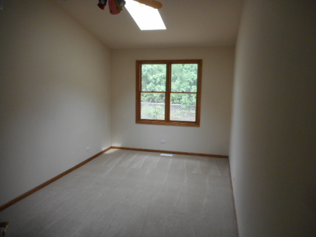 21 South Elmhurst Road Prospect Heights, IL 60070 - Photo 12 of 13 an empty room with a window