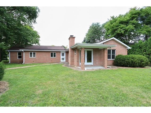 21 South Elmhurst Road Prospect Heights, IL 60070 - Photo 9 of 13 a front view of a house with a garden