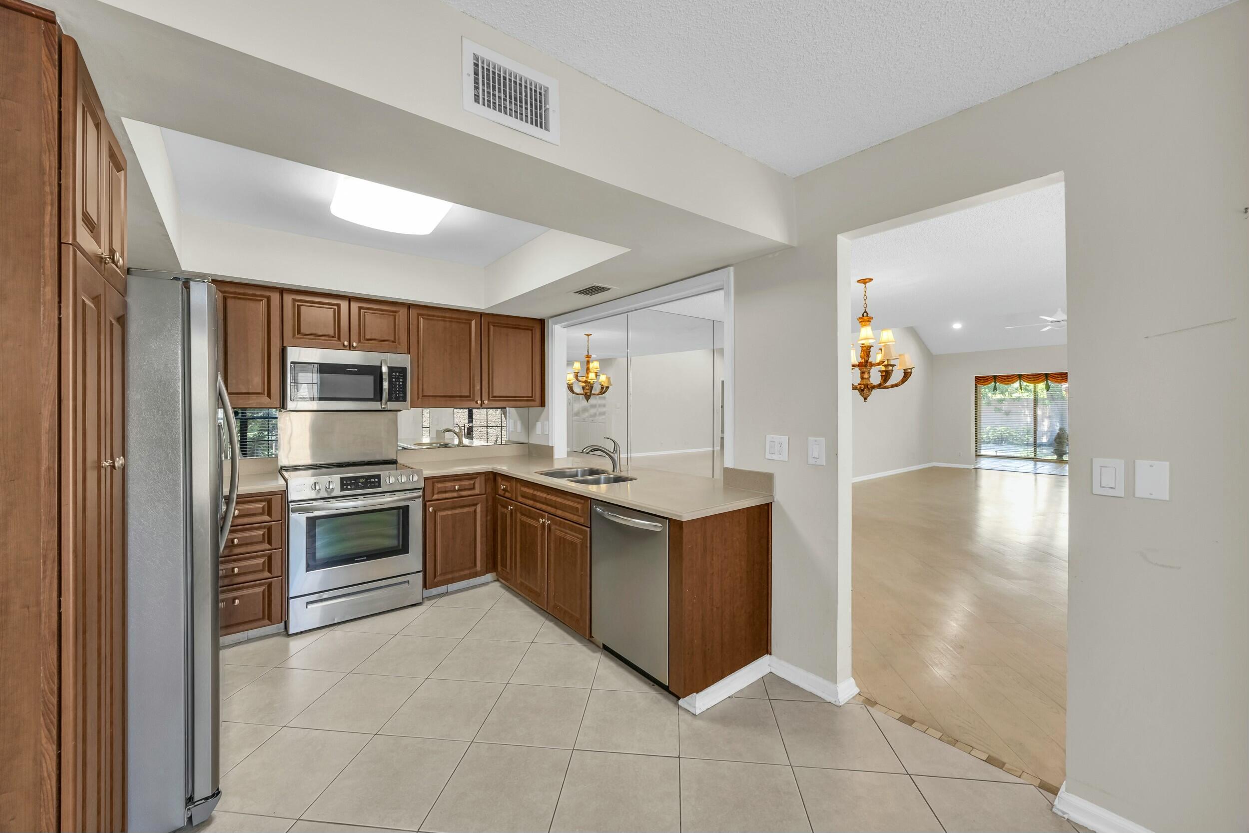 11206 Applegate Circle Boynton Beach, FL 33437 - Photo 15 of 34 tempImageE9XVTn