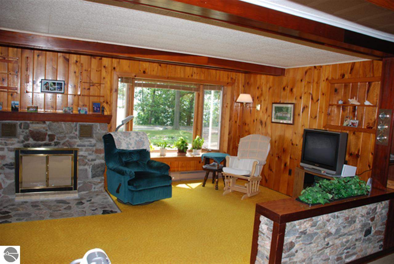 12393 Bluff Road Traverse City, MI 49686 - Photo 7 of 29 1775112-6.JPG