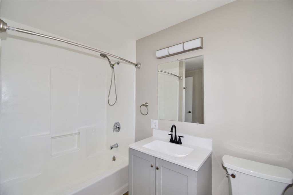 72 Center Street, Unit 72 Holyoke, MA 01040 - Photo 12 of 15