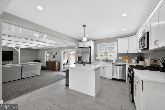 $395,000 | 298 South Tuckahoe Road, Williamstown, NJ 08094