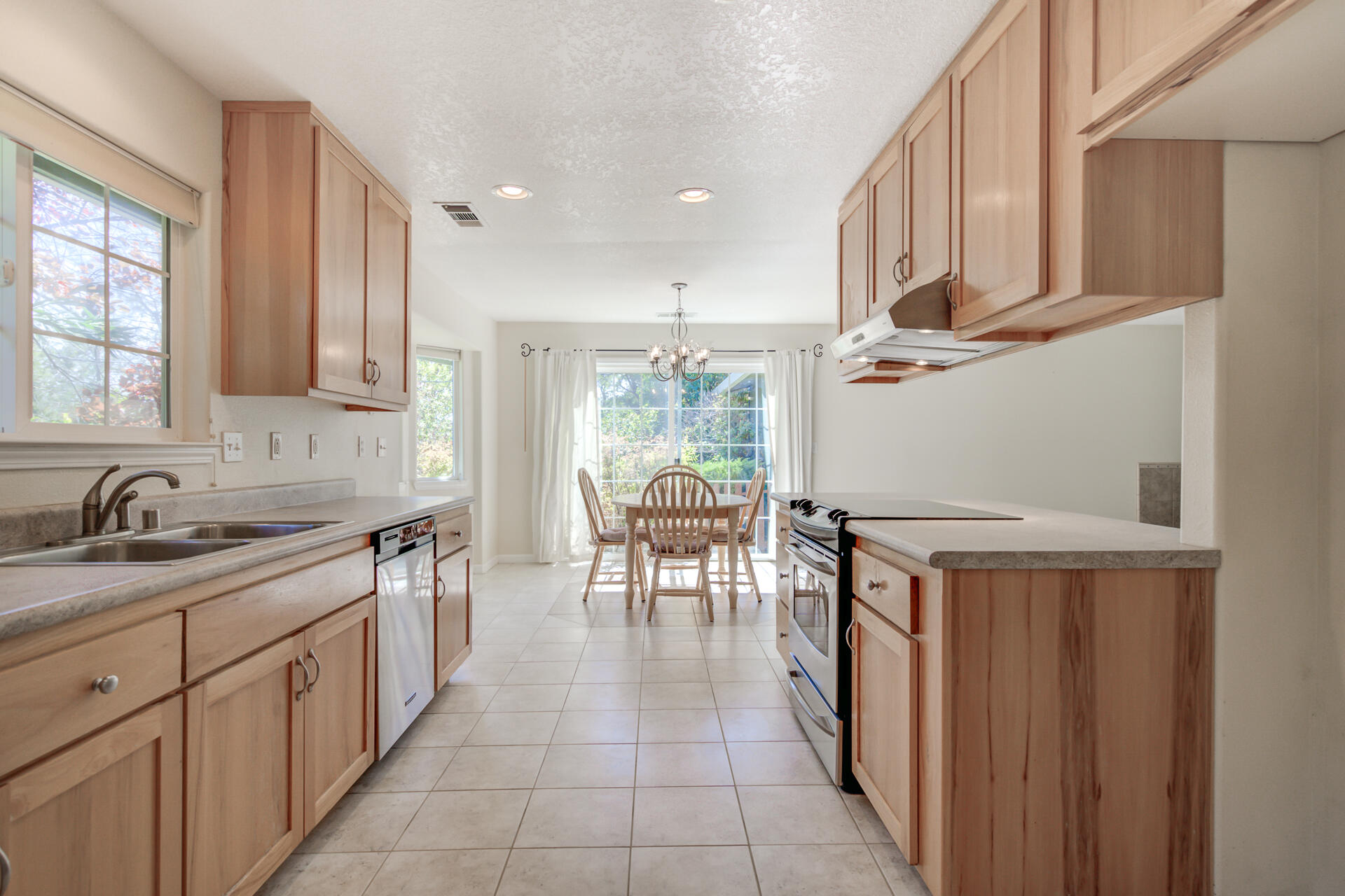 20798 Teachs Trail Redding, CA 96003 - Photo 12 of 46 20798TeachsTrl-15