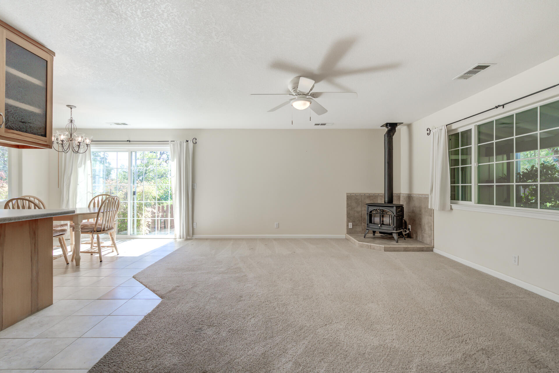 20798 Teachs Trail Redding, CA 96003 - Photo 5 of 46 20798TeachsTrl-2