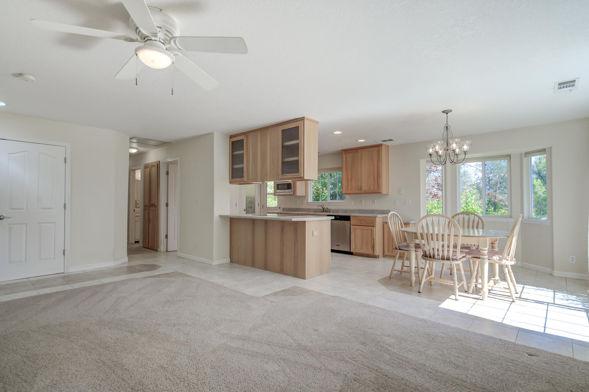 20798 Teachs Trail Redding, CA 96003 - Photo 7 of 46 20798TeachsTrl-7