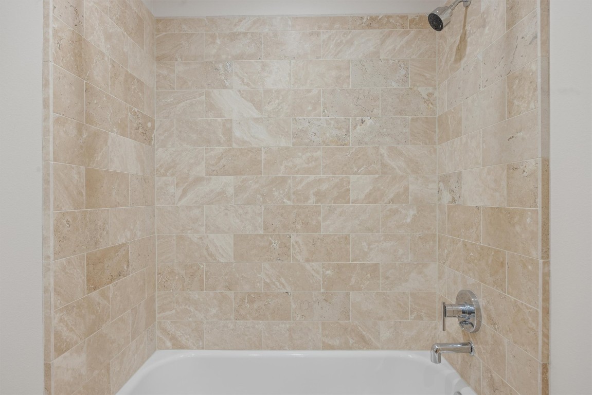 1600 Barton Springs Road, Unit 5301 Austin, TX 78704 - Photo 16 of 30 Bathroom with bathing tub / shower combination