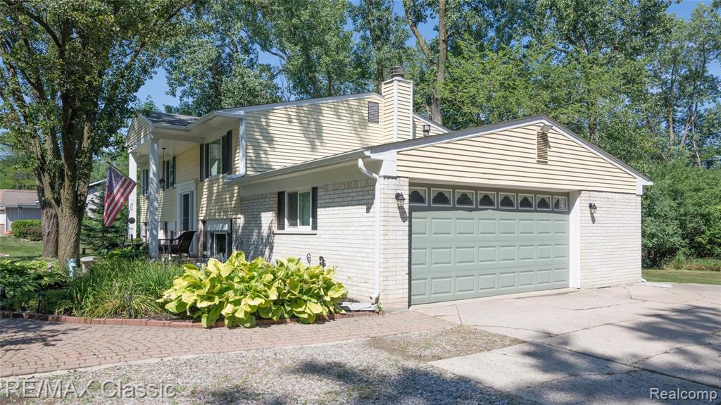 24712 Springbrook Drive Farmington, MI 48336 - Photo 3 of 46