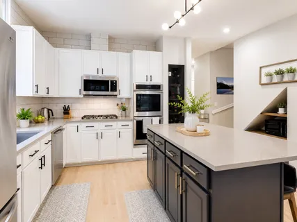$865,000 | 321 North Jefferson Street, Unit 401, Chicago, IL 60661
