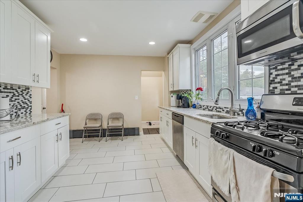 11 Alps Road Wayne, NJ 07470 - Photo 5 of 38