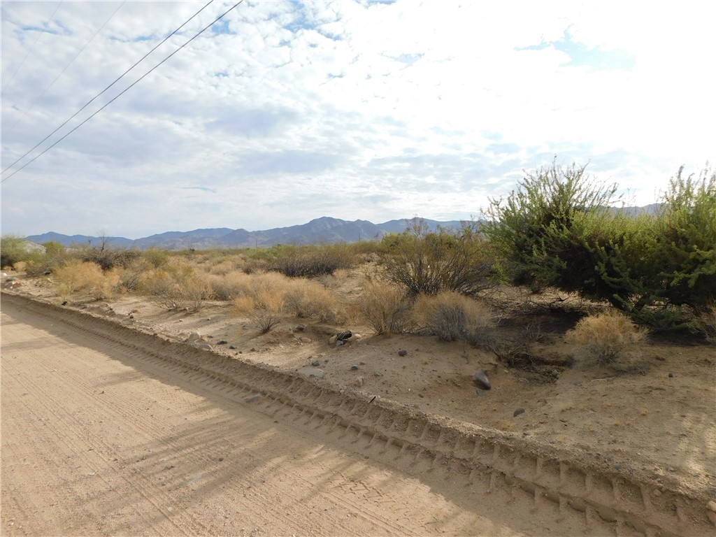 Lot 11 North Avra Road Golden Valley, AZ 86413 - Photo 1 of 10 View