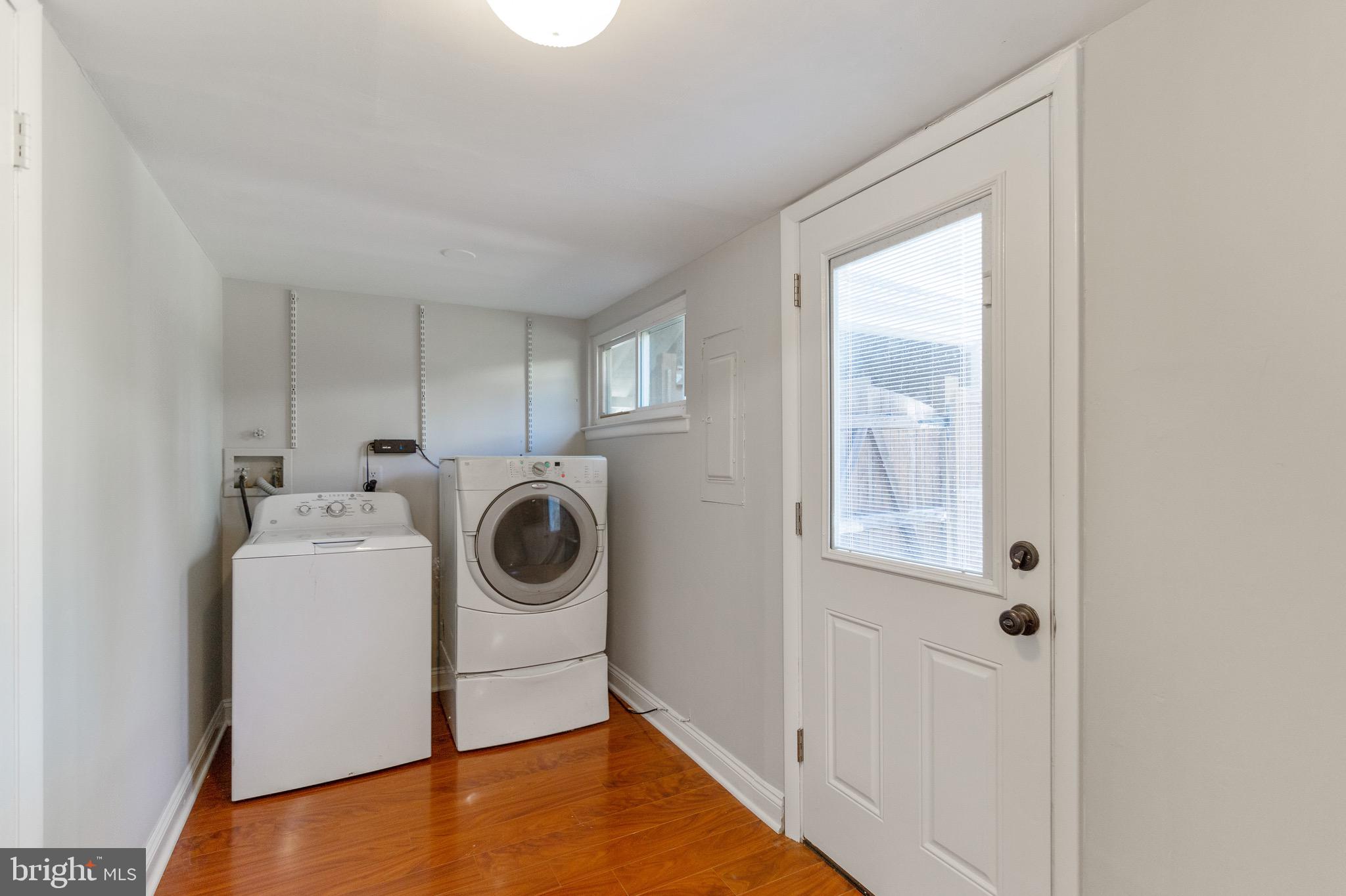 9104 Tulip Grove Road Gaithersburg, MD 20879 - Photo 14 of 27 Laundry room