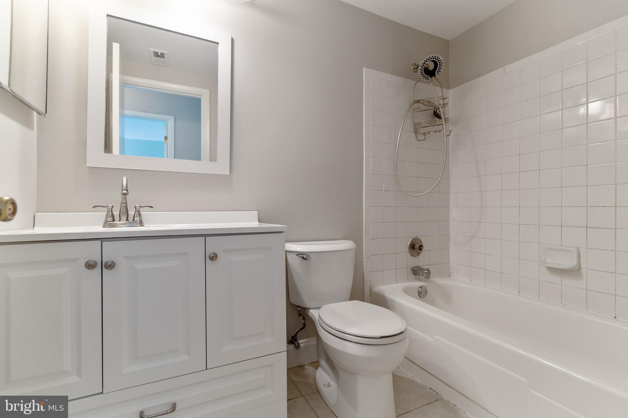 9104 Tulip Grove Road Gaithersburg, MD 20879 - Photo 20 of 27 Upper level full bath