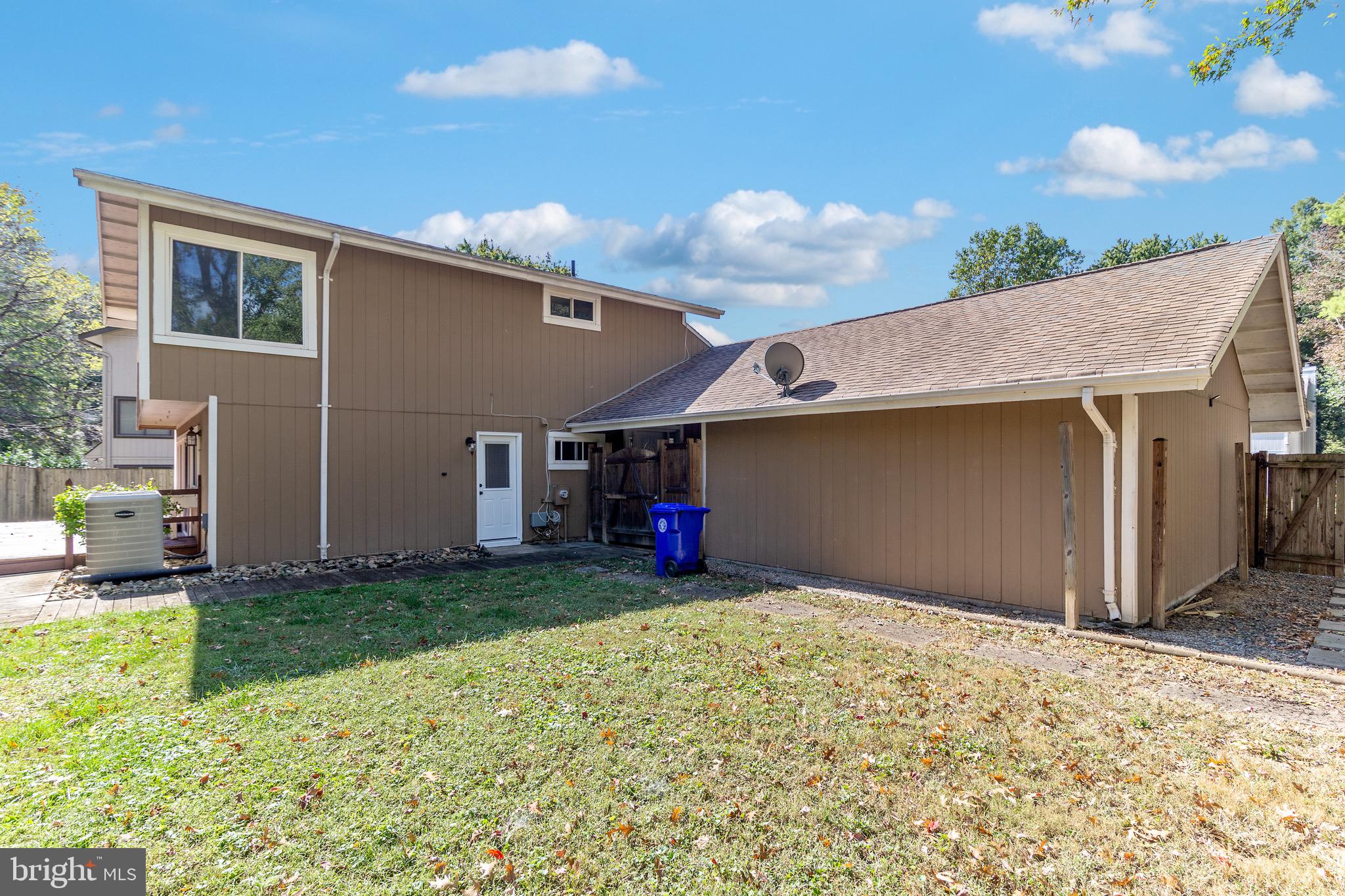 9104 Tulip Grove Road Gaithersburg, MD 20879 - Photo 22 of 27 Fenced Backyard