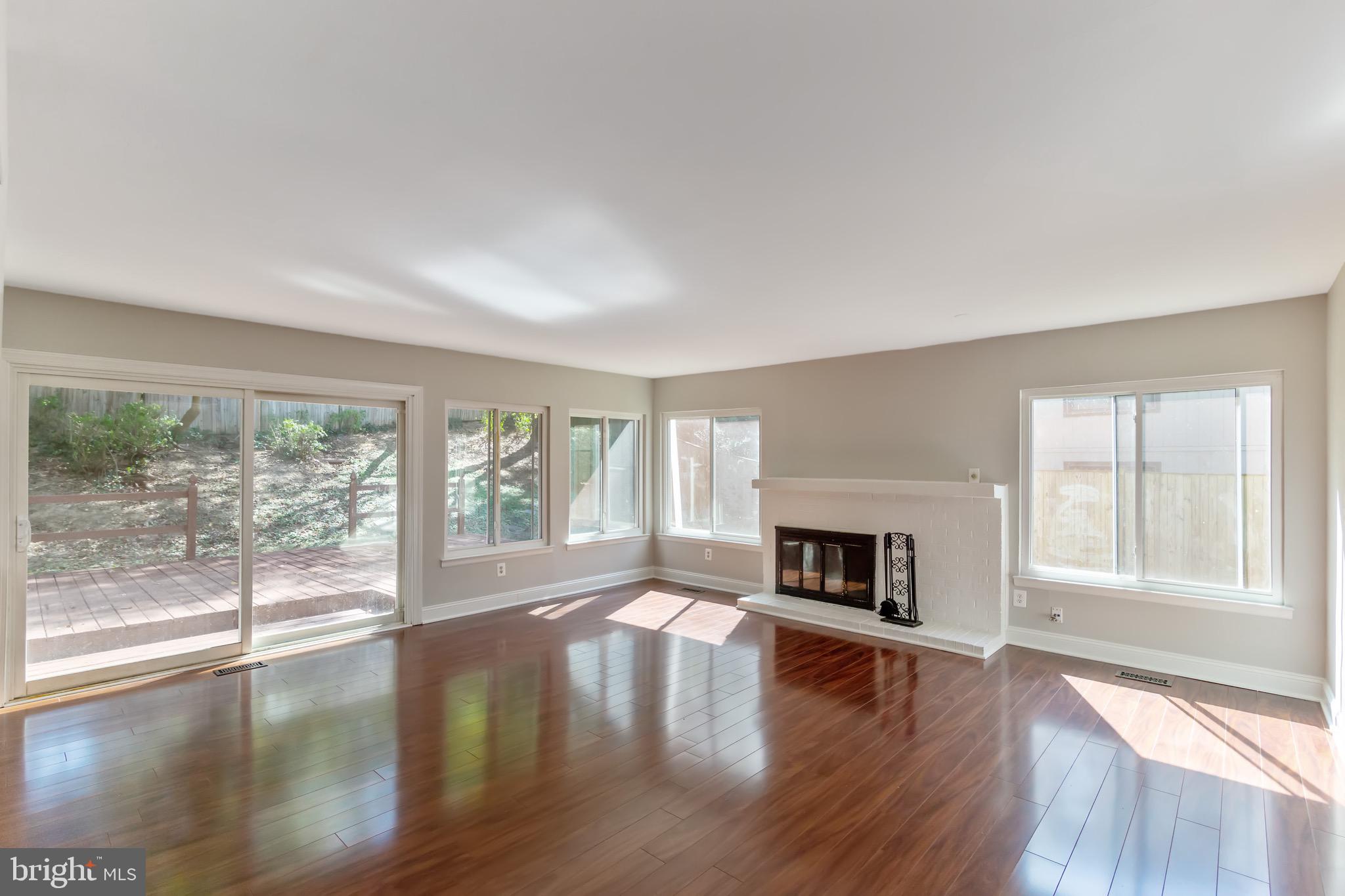 9104 Tulip Grove Road Gaithersburg, MD 20879 - Photo 8 of 27 Family room