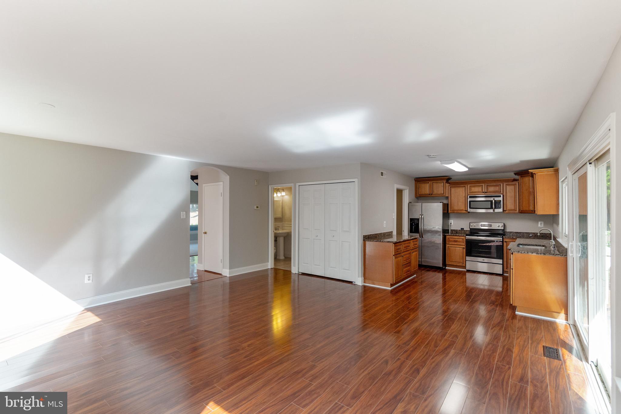 9104 Tulip Grove Road Gaithersburg, MD 20879 - Photo 10 of 27 Kitchen/Family room combo