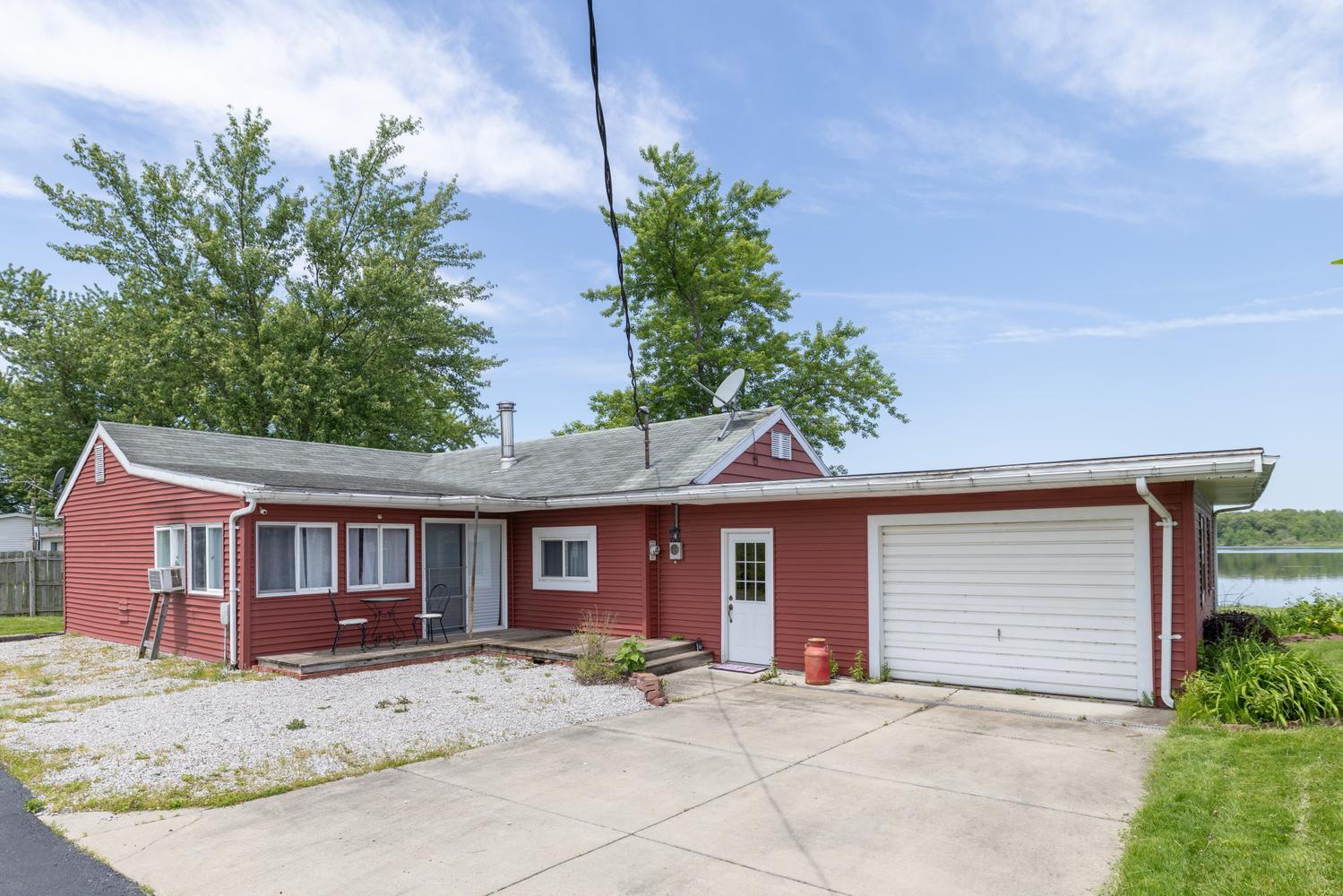 68258 Cassopolis Road Edwardsburg, MI 49112 - Photo 6 of 33 68258 Cassopolis Rd-large-006-039-Welcom