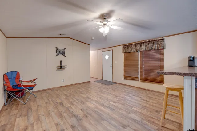 a view of a livingroom with a workspace