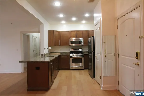 $609,000 | 2403 Windsor Park Court, Unit 403, Englewood, NJ 07631