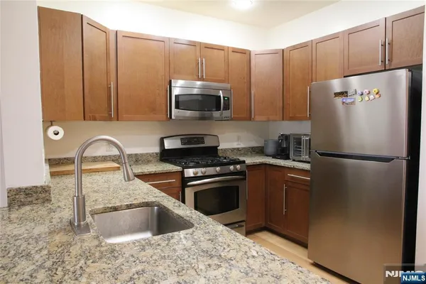 $609,000 | 2403 Windsor Park Court, Unit 403, Englewood, NJ 07631