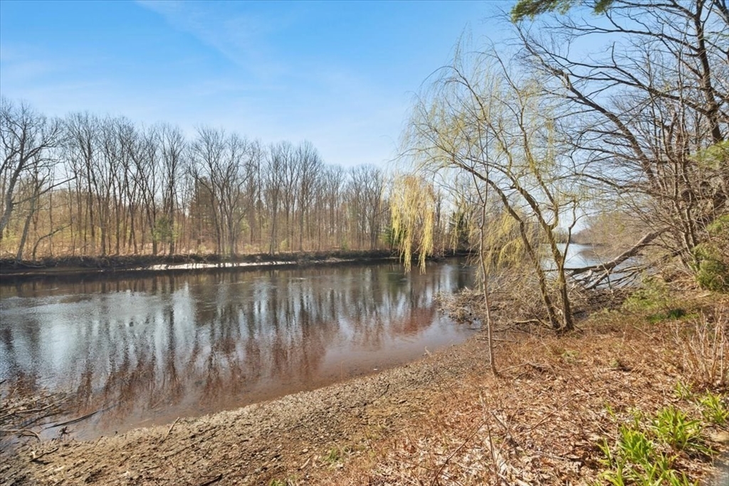 22 Ingell Street Taunton, MA 02780 - Photo 2 of 25