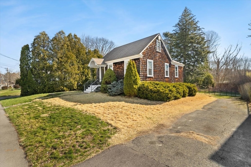 22 Ingell Street Taunton, MA 02780 - Photo 3 of 25