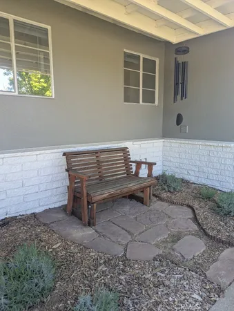 a bench sitting in middle of a yard