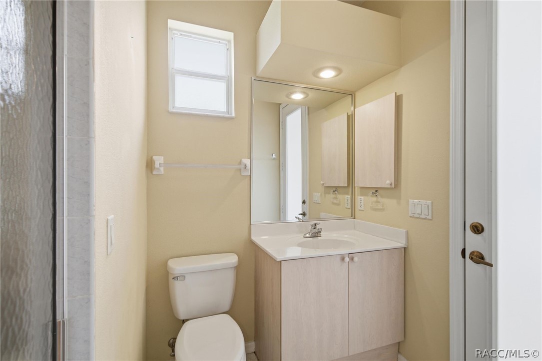 926 East Triple Crown Loop Hernando, FL 34442 - Photo 45 of 86 en suite bath also pool bath