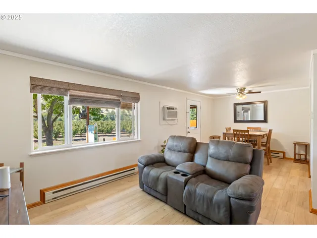 $329,000 | 490 Char Street, Roseburg, OR 97471