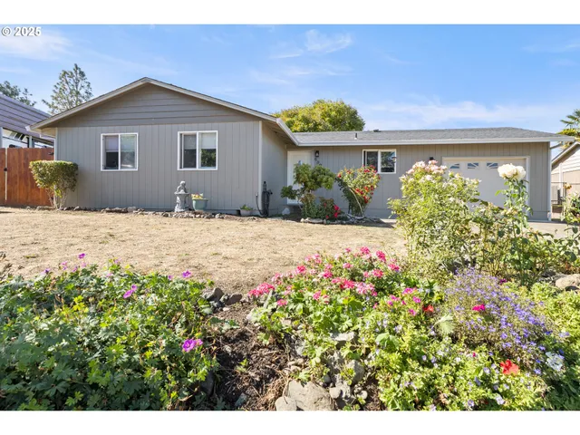 $329,000 | 490 Char Street, Roseburg, OR 97471