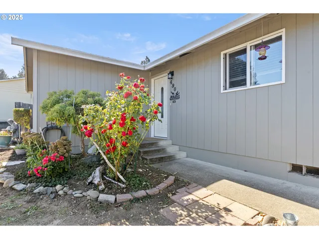 $329,000 | 490 Char Street, Roseburg, OR 97471