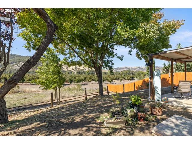 $329,000 | 490 Char Street, Roseburg, OR 97471