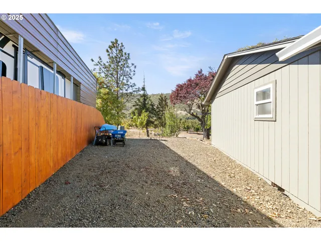 $329,000 | 490 Char Street, Roseburg, OR 97471