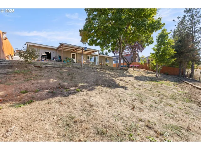 $329,000 | 490 Char Street, Roseburg, OR 97471