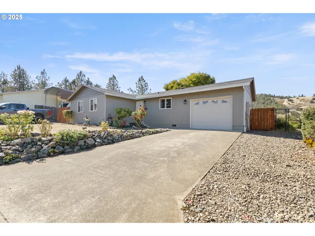 $329,000 | 490 Char Street, Roseburg, OR 97471