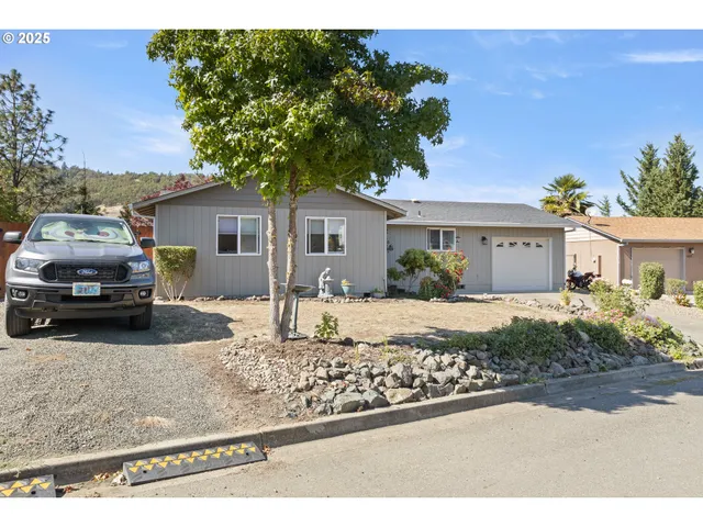 $329,000 | 490 Char Street, Roseburg, OR 97471