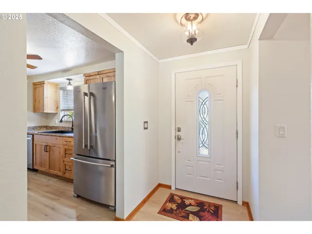 $329,000 | 490 Char Street, Roseburg, OR 97471