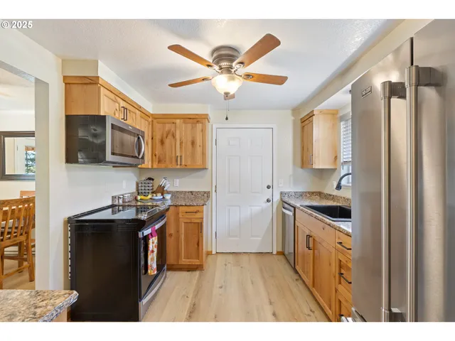 $329,000 | 490 Char Street, Roseburg, OR 97471