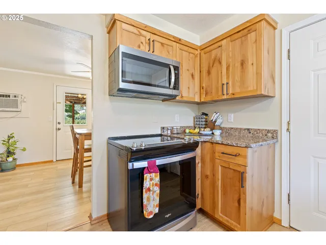 $329,000 | 490 Char Street, Roseburg, OR 97471