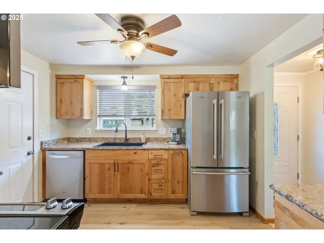 $329,000 | 490 Char Street, Roseburg, OR 97471