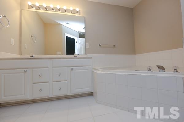 5422 Echo Ridge Road Raleigh, NC 27612 - Photo 10 of 14 a bathroom with a bathtub and a sink