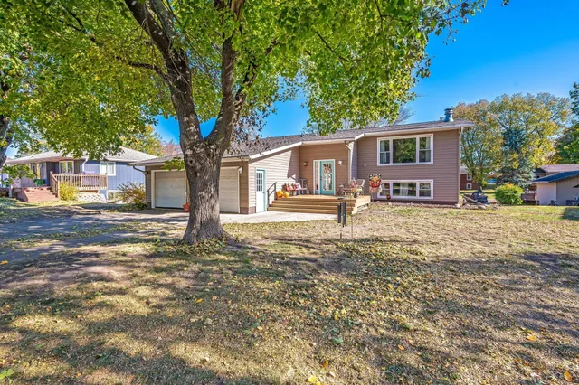 $219,000 | 302 North Manyaska Street, Sherburn, MN 56171