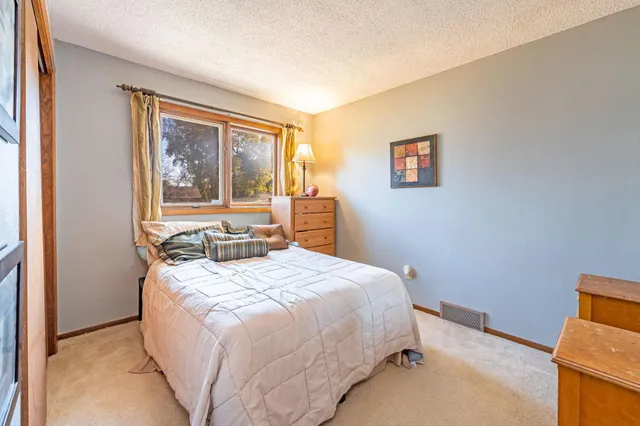 $219,000 | 302 North Manyaska Street, Sherburn, MN 56171