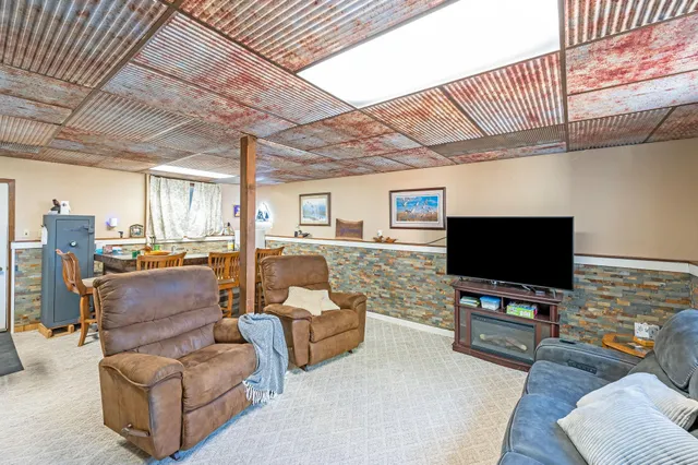 $219,000 | 302 North Manyaska Street, Sherburn, MN 56171